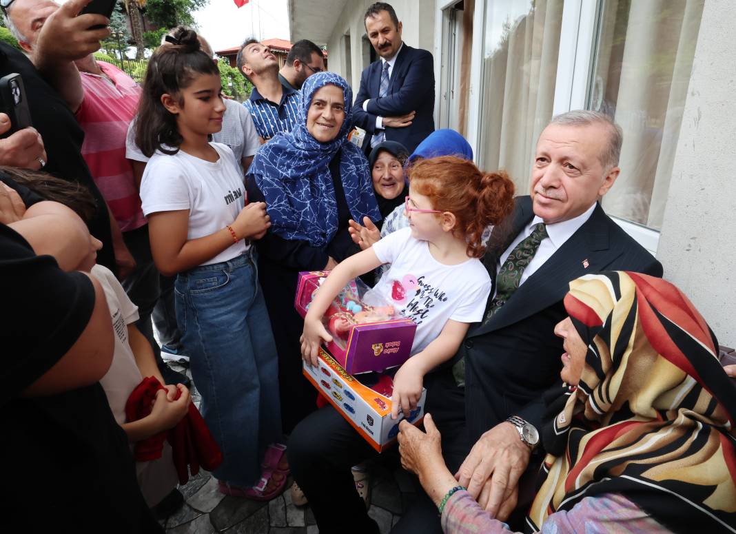 Erdoğan memleketi Güneysu'da: Komşularını ziyaret etti 12